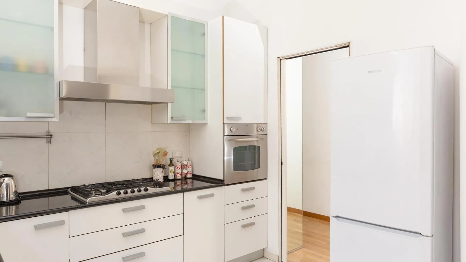 Free Parking Exclusive Apartment Magritte Style Milano