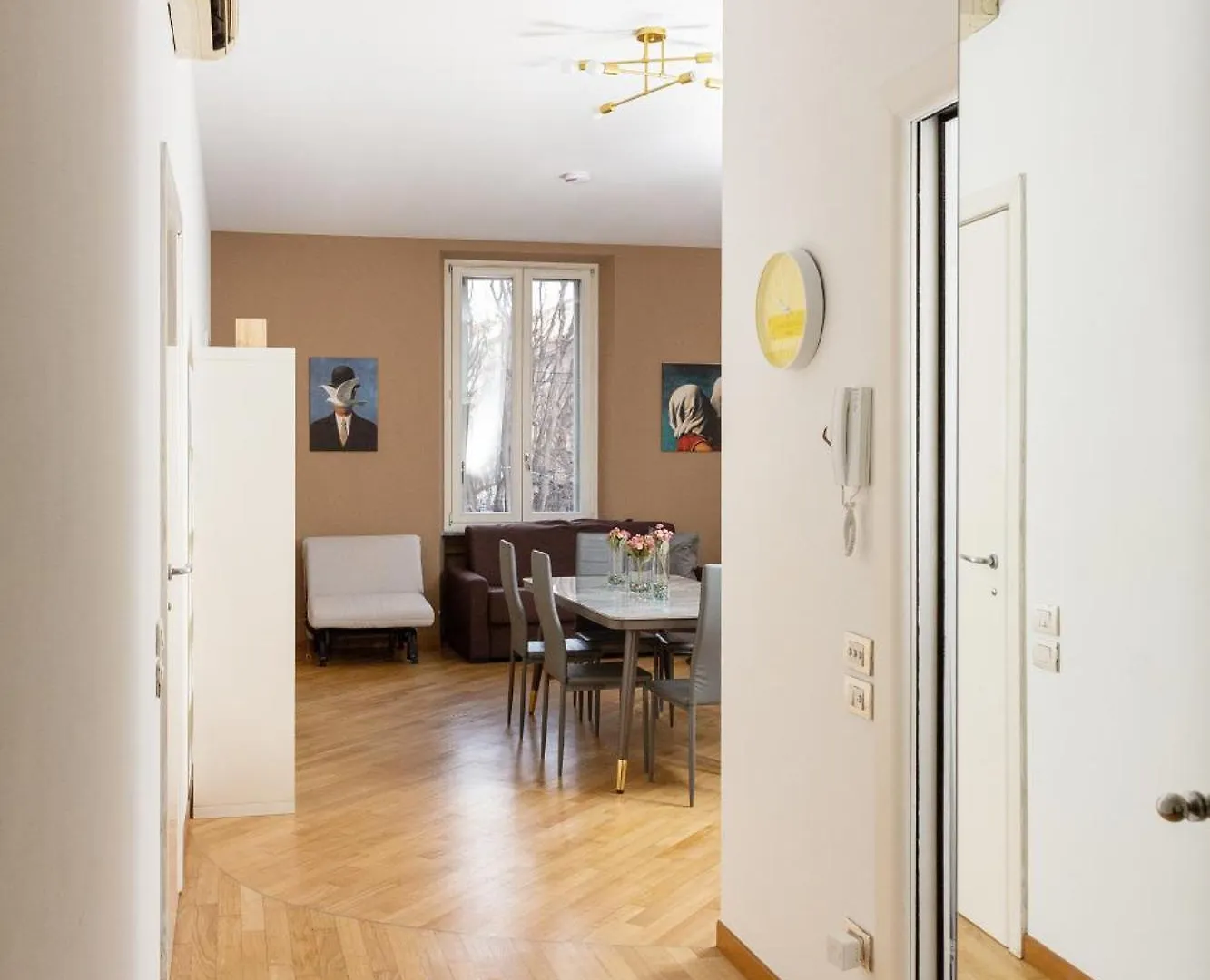 Free Parking Exclusive Apartment Magritte Style Milano Italien